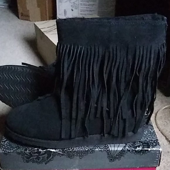 Suede Fringed Boho Bootie New with box - Picture 2 of 6